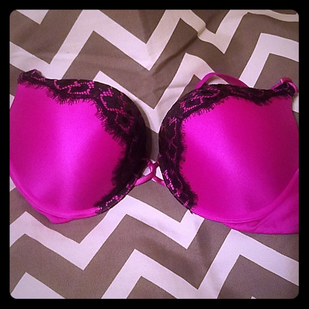 Victoria's Secret Bombshell plunge braw NWOT